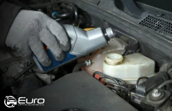 Serviços | Troca de Fluido de Freio | Euro Centro Automotivo